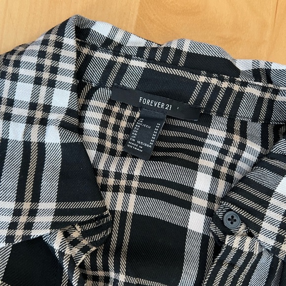 Forever 21 plaid shirt - super cute slightly cropped style with drawstring waist - Picture 2 of 2
